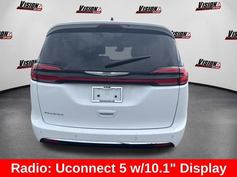 Used 2024 Chrysler Pacifica Touring-L FWD image 7