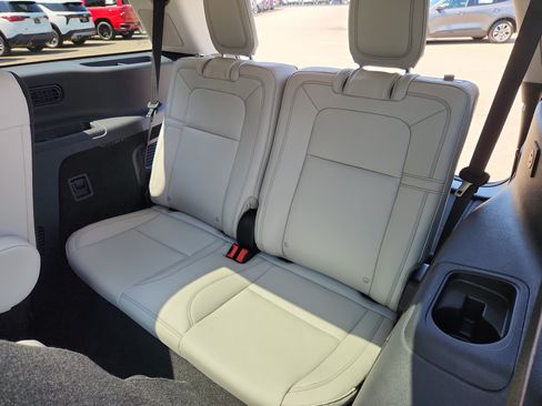 Used 2025 Lincoln Aviator Reserve w/ Luxury Package RWD image 42