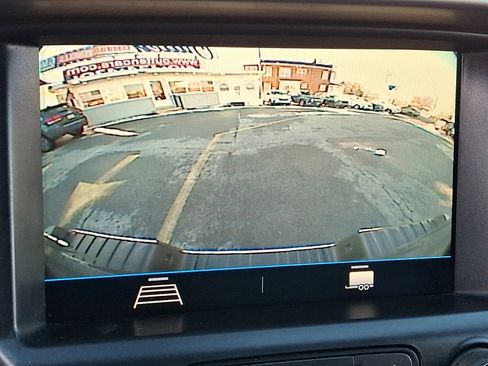 Used 2021 Chevrolet Colorado LT w/ LT Convenience Package image 18