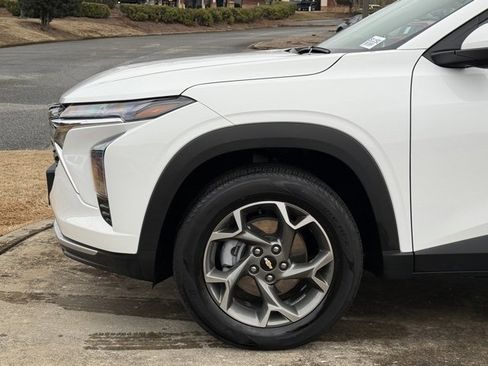 Used 2025 Chevrolet Trax LT w/ LT Convenience Package image 12