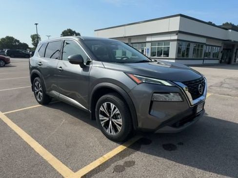 Used 2021 Nissan Rogue SV FWD image 2