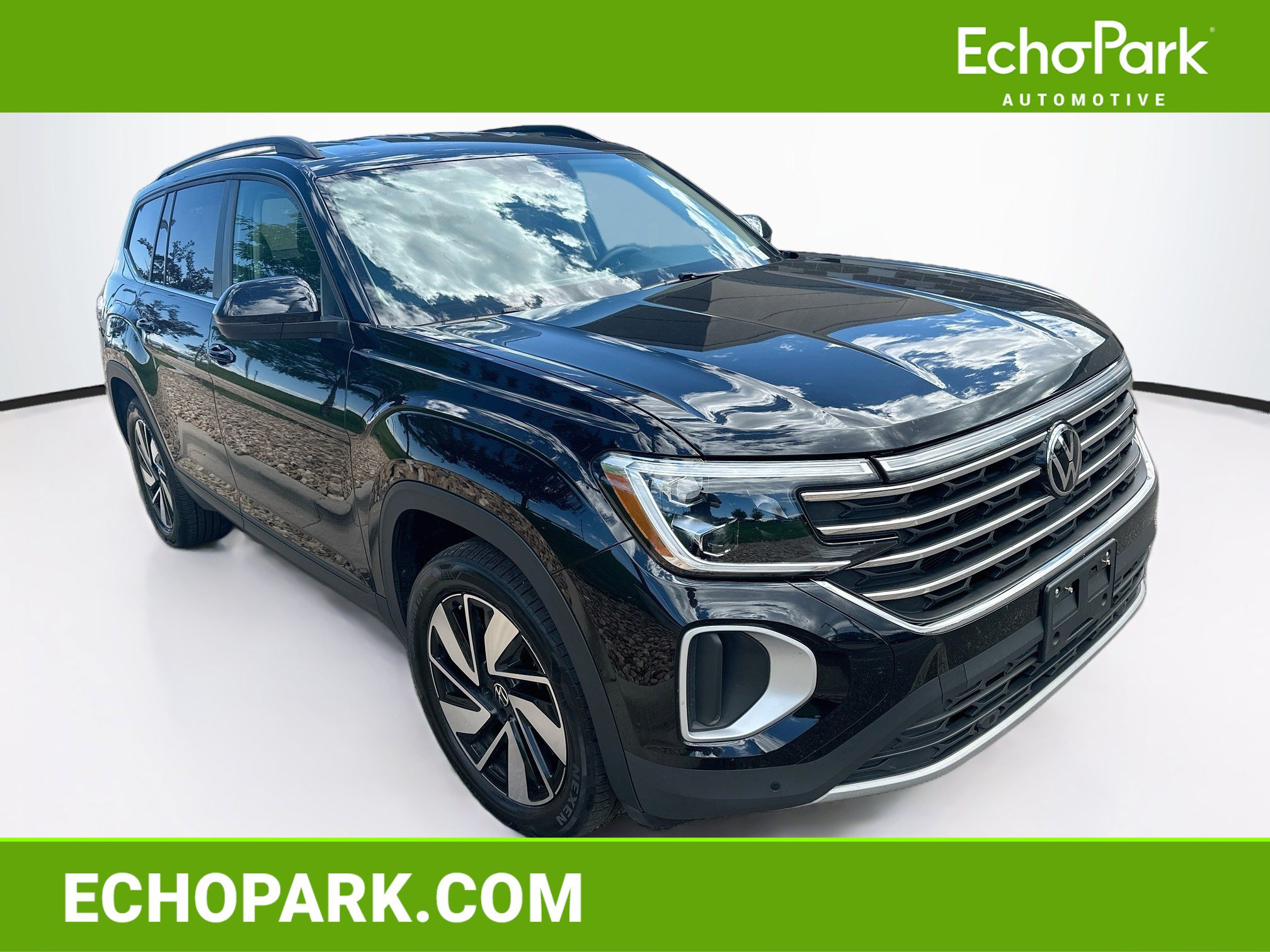 Used 2024 Volkswagen Atlas SE AWD/4WD image 1