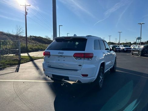 Used 2019 Jeep Grand Cherokee Overland AWD/4WD image 7