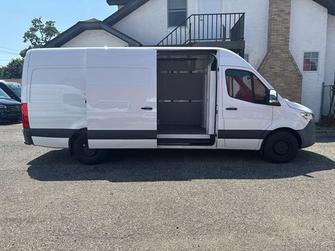 Used 2021 Mercedes-Benz Sprinter 2500 image 20