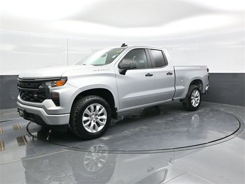 Used 2022 Chevrolet Silverado 1500 Custom image 3