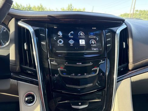 Used 2016 Cadillac Escalade ESV Luxury RWD image 20