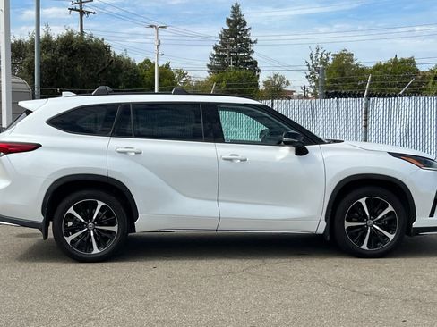 Used 2022 Toyota Highlander XSE AWD/4WD image 6