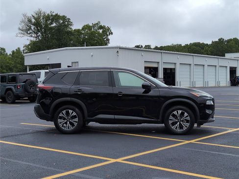 Used 2023 Nissan Rogue SV FWD image 8