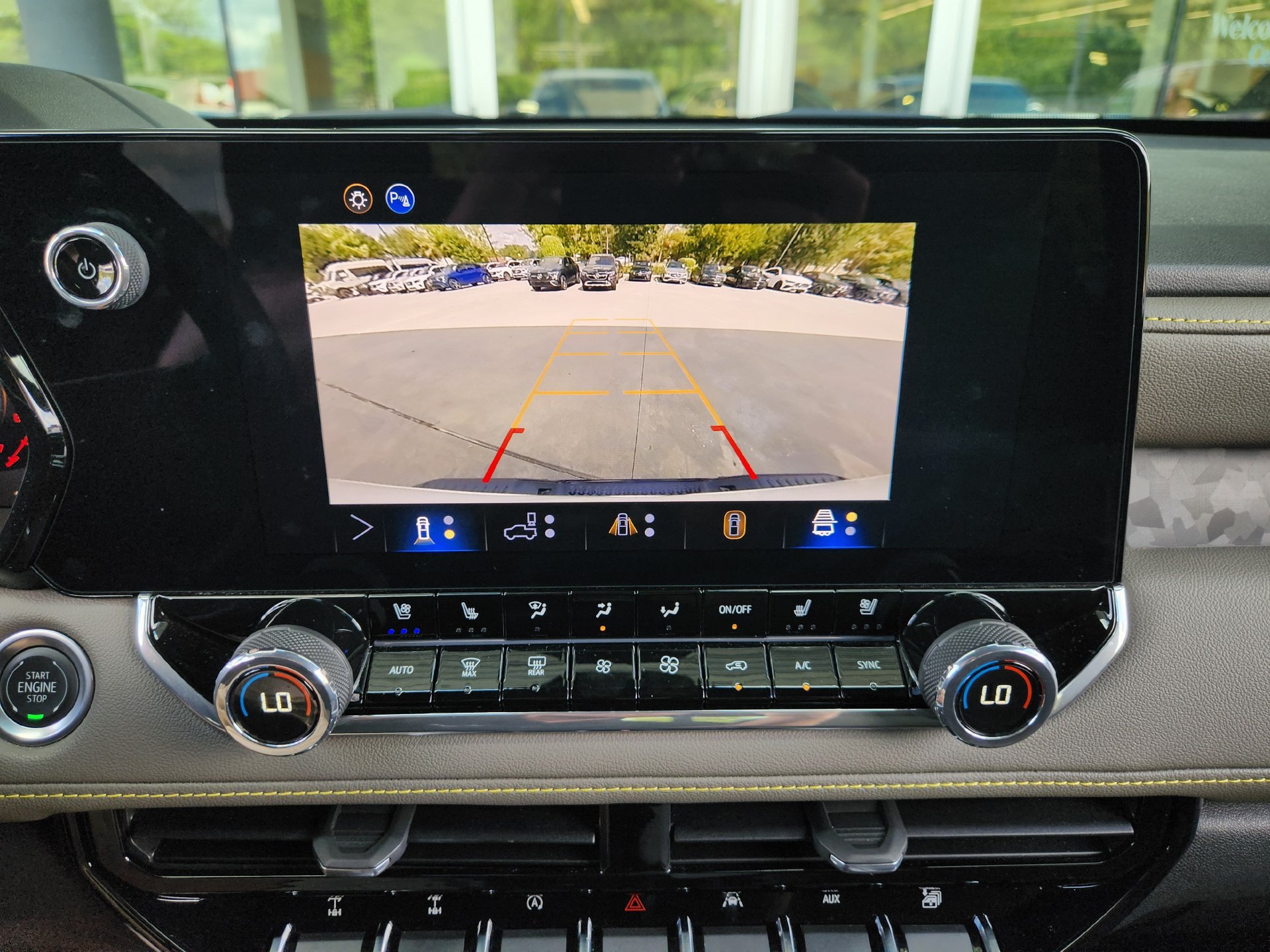 Used 2025 Chevrolet Colorado ZR2 w/ Technology Package AWD/4WD image 19