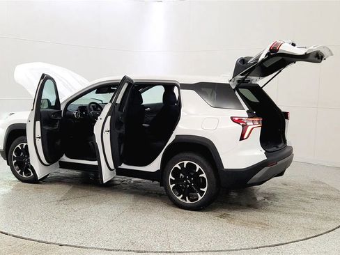 New 2026 Chevrolet Equinox LT FWD image 11