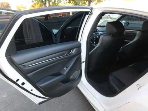 Used 2018 Honda Accord Sport image 31