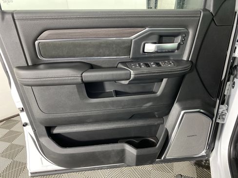 New 2026 RAM 2500 Laramie AWD/4WD image 13