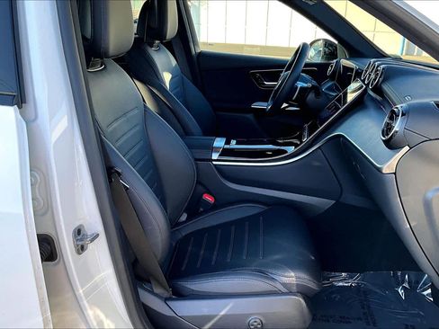 Used 2025 Mercedes-Benz GLC 300 4MATIC image 8