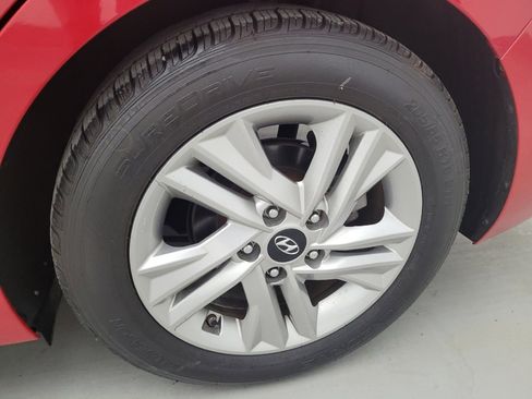 Used 2020 Hyundai Elantra SEL FWD image 31