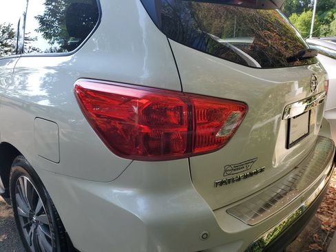 Used 2017 Nissan Pathfinder SL w/ SL Tech Package FWD image 14