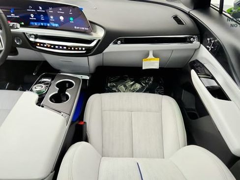 Used 2025 Cadillac Lyriq Luxury AWD/4WD image 54