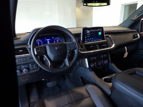 Used 2023 Chevrolet Suburban RST w/ Luxury Package AWD/4WD image 17