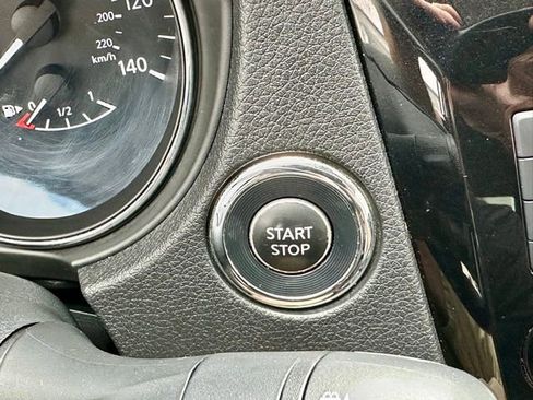 Used 2018 Nissan Rogue SL FWD image 32