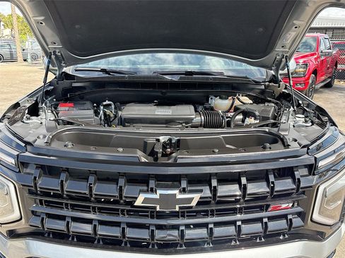 Used 2025 Chevrolet Suburban Z71 AWD/4WD image 31