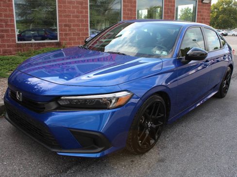Used 2023 Honda Civic Sport image 2