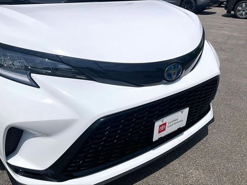 Used 2025 Toyota Sienna XSE w/ XSE Plus Package AWD/4WD image 30