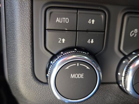 New 2026 GMC Yukon Elevation image 25