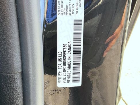 Used 2025 Chrysler Pacifica Select image 26