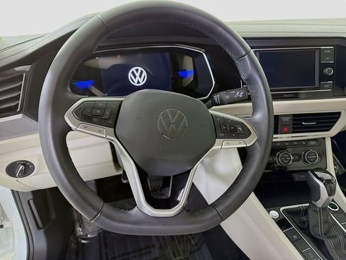 Used 2023 Volkswagen Jetta SE image 12