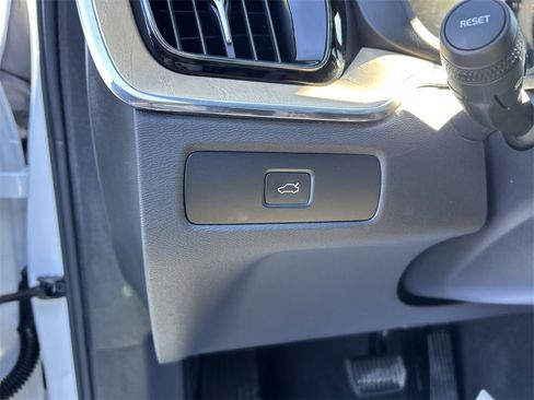 New 2026 Volvo XC60 B5 Plus w/ Protection Package Premier image 17