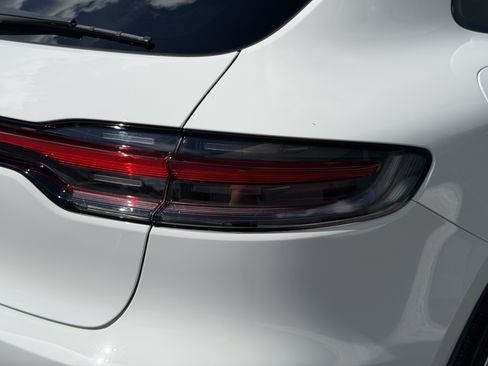 Certified 2026 Porsche Macan AWD/4WD image 14