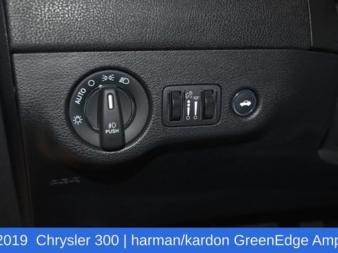 Used 2019 Chrysler 300 C w/ Harman/Kardon Audio Group RWD image 9