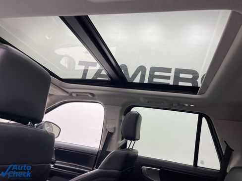 Used 2025 Ford Expedition Platinum image 11