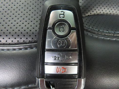 Used 2025 Ford F250 Platinum w/ FX4 Off-Road Package image 79