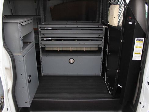 Used 2014 Chevrolet Express 2500 RWD image 17