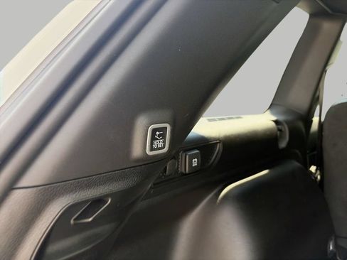 Used 2023 Jeep Grand Cherokee Altitude AWD/4WD image 8
