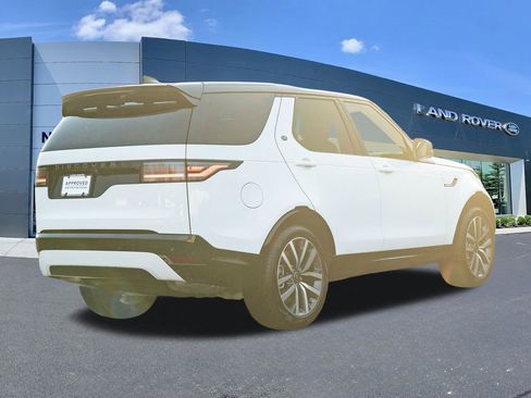 Used 2024 Land Rover Discovery Dynamic SE AWD/4WD image 4