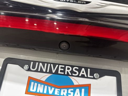 Used 2024 Chrysler Pacifica Limited image 29