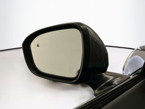 Used 2025 Nissan Kicks SR AWD/4WD image 16