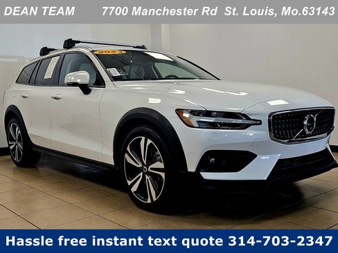 Used 2023 Volvo V60 B5 Cross Country Plus w/ Climate Package image 1