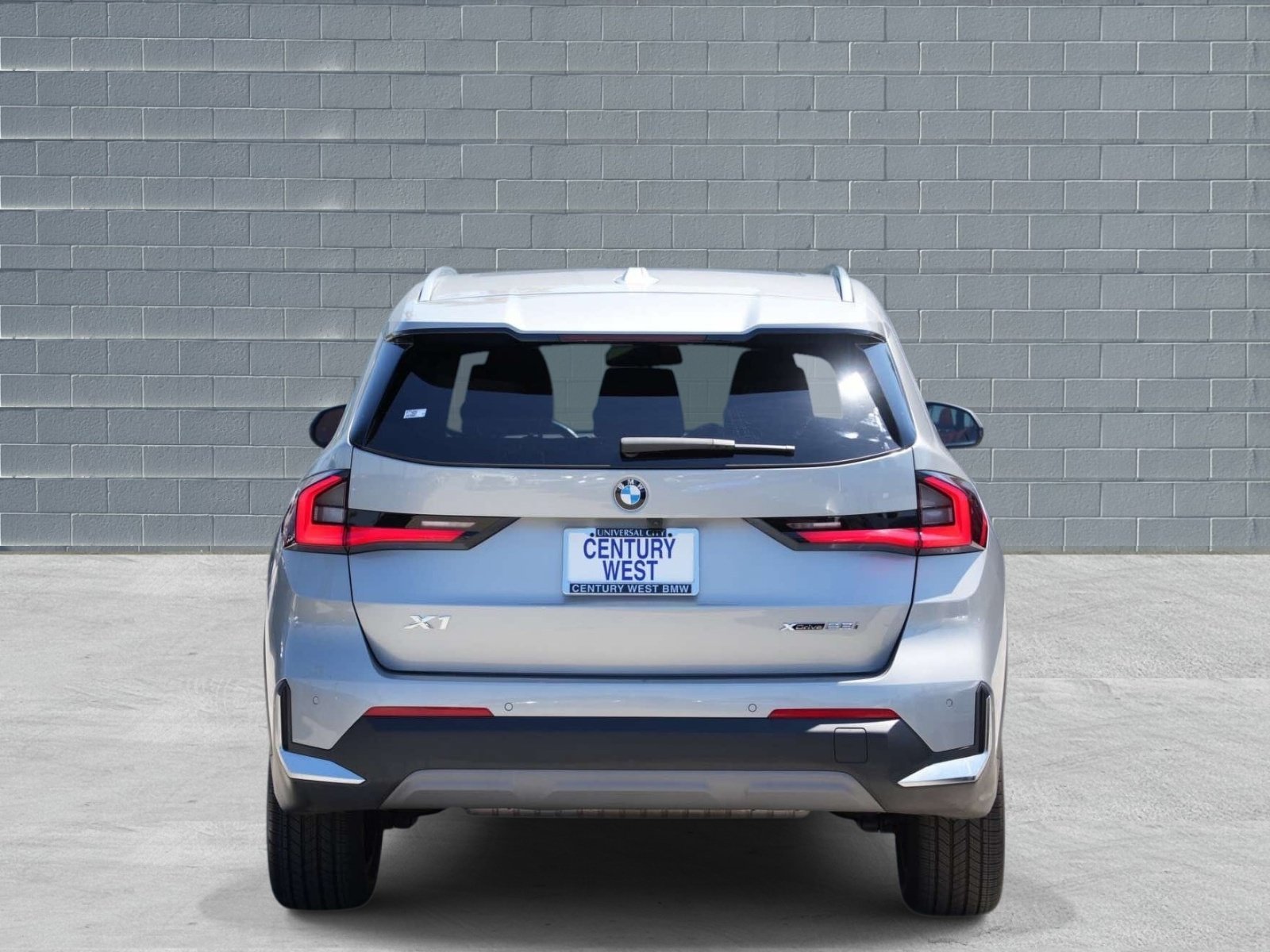 Used 2023 BMW X1 xDrive28i w/ Convenience Package AWD/4WD image 4