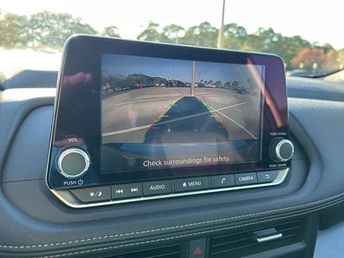 Certified 2025 Nissan Rogue SV image 36