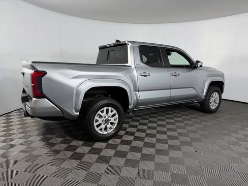 Used 2025 Toyota Tacoma SR5 AWD/4WD image 7