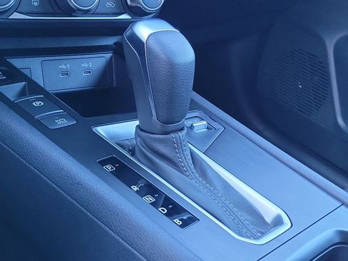 Certified 2025 Nissan Kicks SV image 34