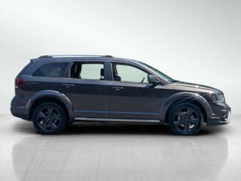 Used 2020 Dodge Journey Crossroad FWD image 3