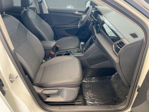 New 2026 Volkswagen Taos SE image 30