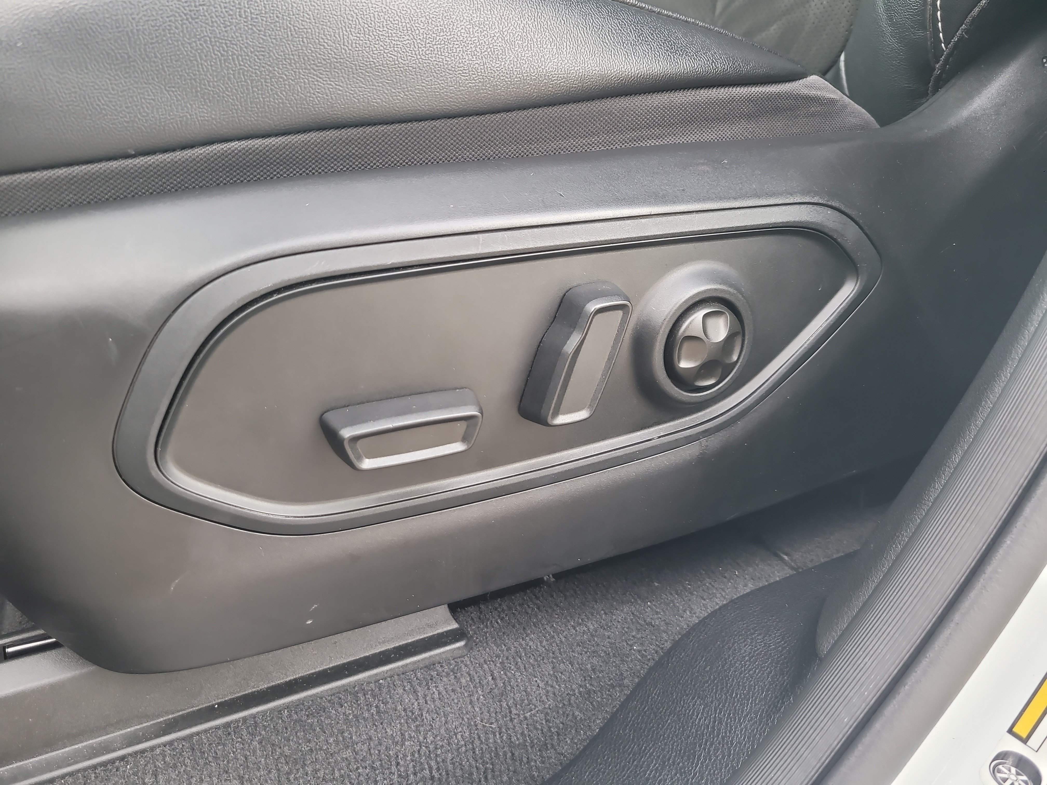 Used 2022 Jeep Grand Cherokee Altitude AWD/4WD image 18