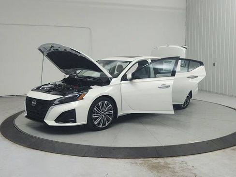 Used 2024 Nissan Altima 2.5 SL FWD image 12