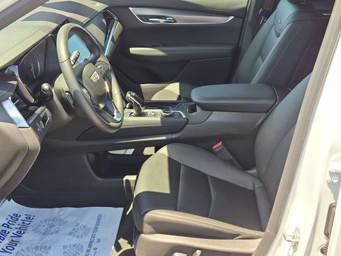 Certified 2024 Cadillac XT6 Luxury w/ LPO, Floor Liner Package AWD/4WD image 17