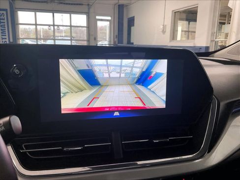 Used 2025 Chevrolet Trax LT w/ LT Convenience Package image 19