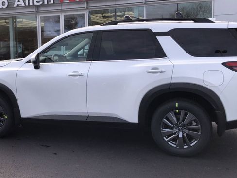 New 2025 Nissan Pathfinder SV image 5